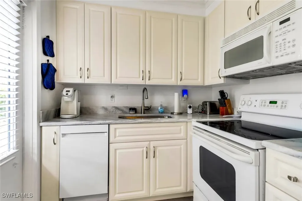 207 8th Avenue S Naples FL 34102