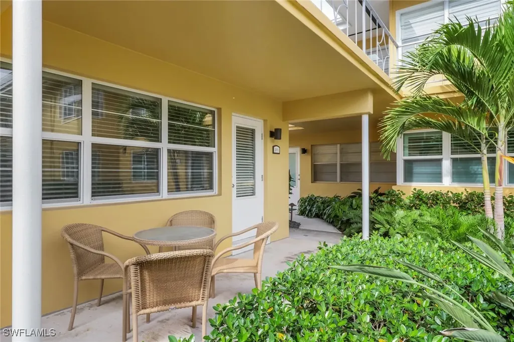207 8th Avenue S Naples FL 34102