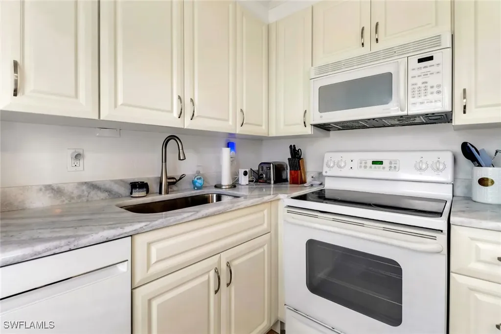 207 8th Avenue S Naples FL 34102