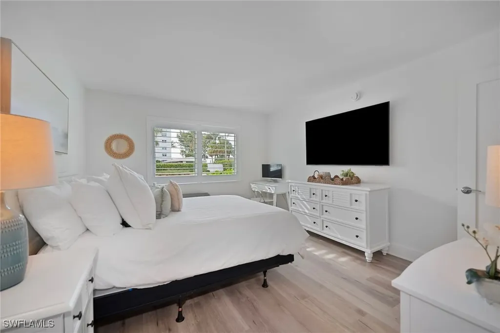 1950 Gulf Shore Boulevard N Naples FL 34102