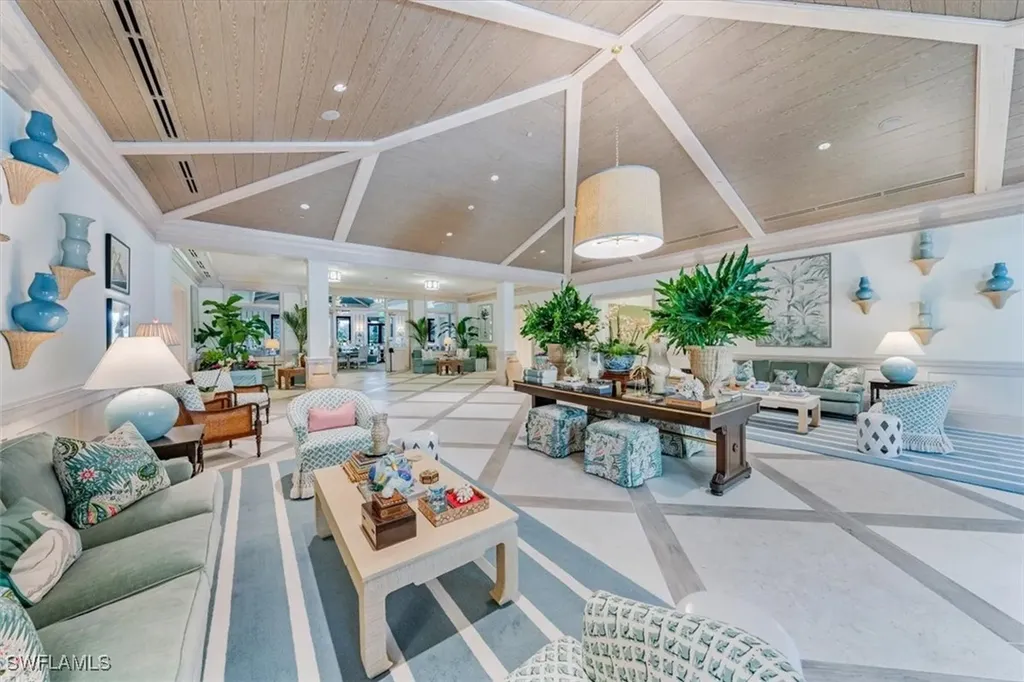 104 Clubhouse Drive Naples FL 34105