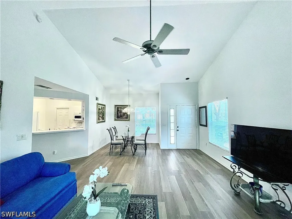 685 Windsor Square Naples FL 34104