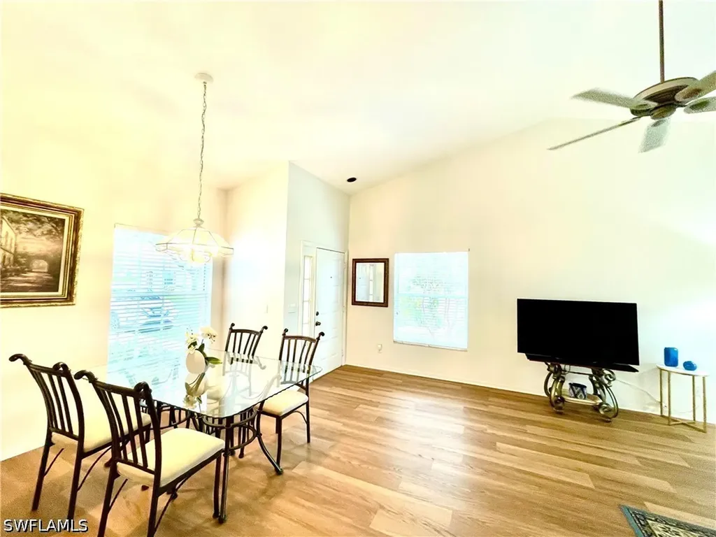 685 Windsor Square Naples FL 34104
