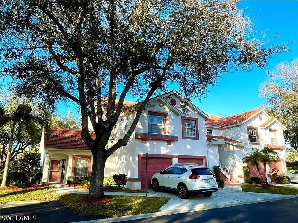 685 Windsor Square Naples FL 34104