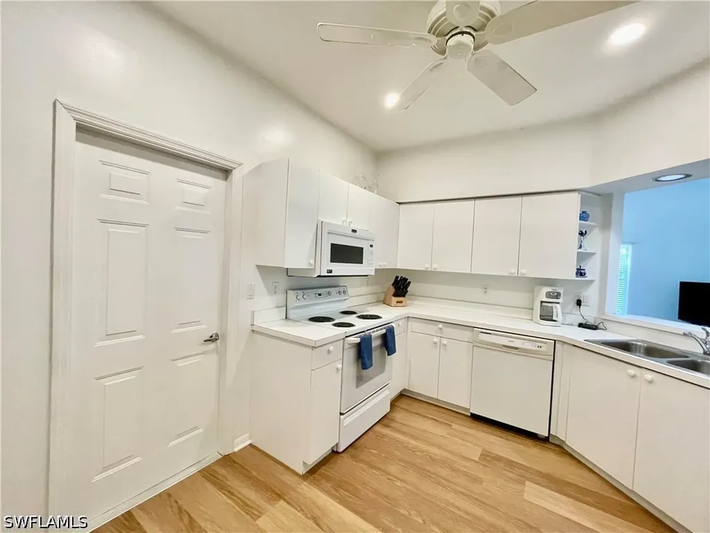 685 Windsor Square Naples FL 34104