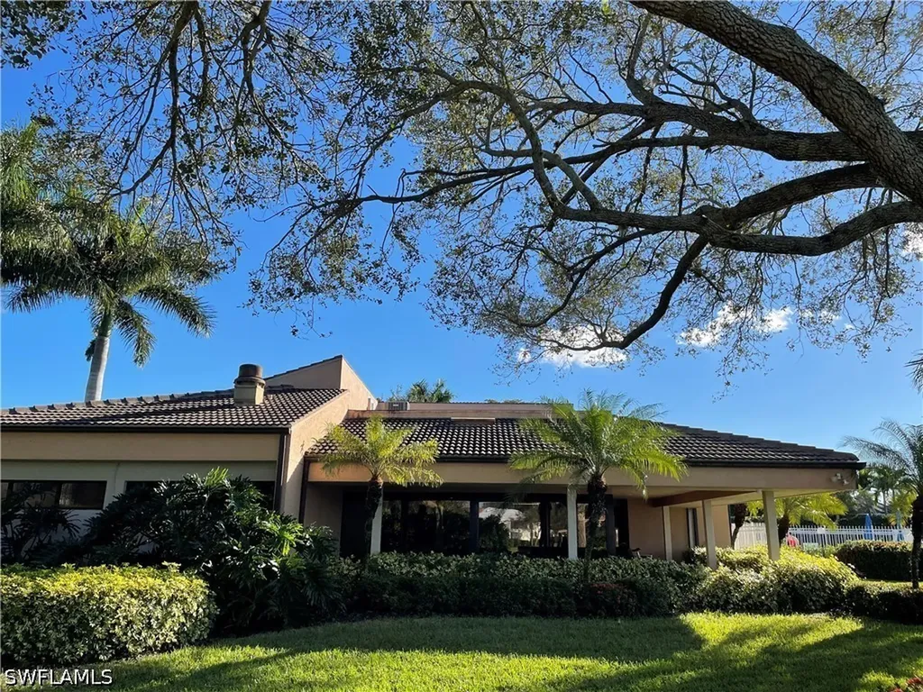 685 Windsor Square Naples FL 34104