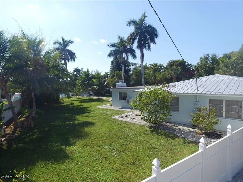 22 Constitution Drive Naples FL 34112