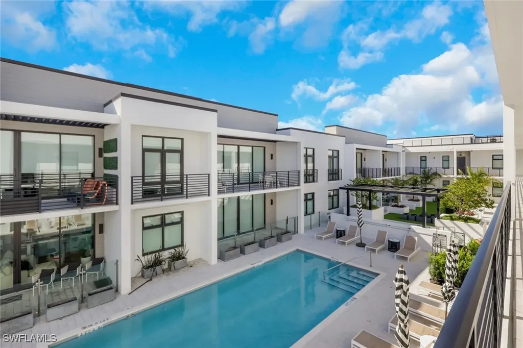 850 Central Naples FL 34102