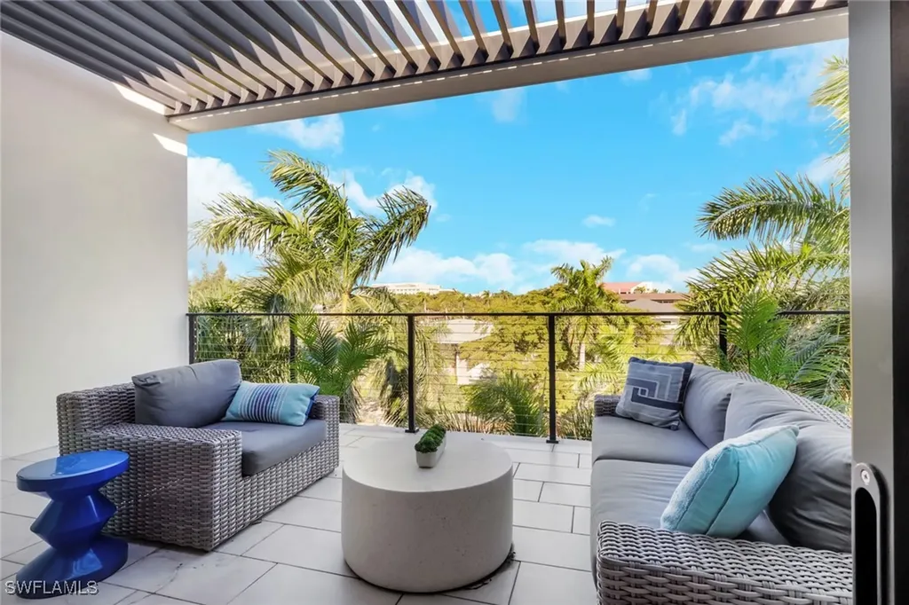 850 Central Naples FL 34102