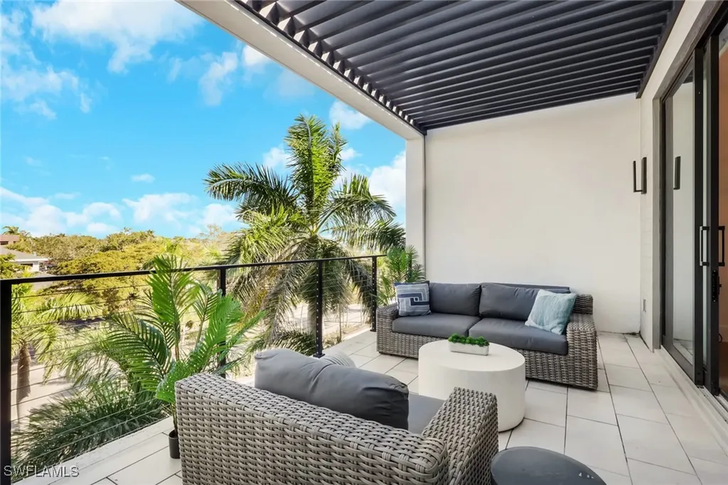 850 Central Naples FL 34102