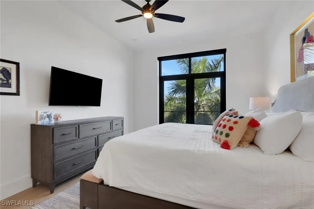 850 Central Naples FL 34102