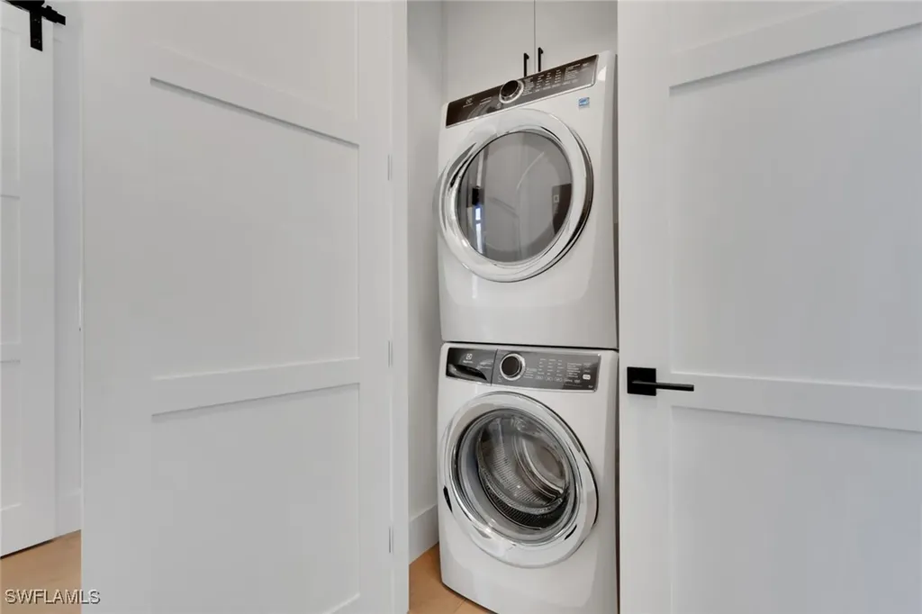 850 Central Naples FL 34102