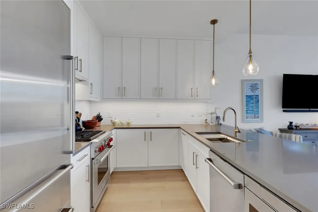 850 Central Naples FL 34102