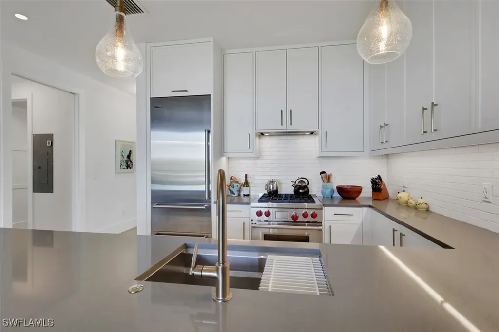 850 Central Naples FL 34102