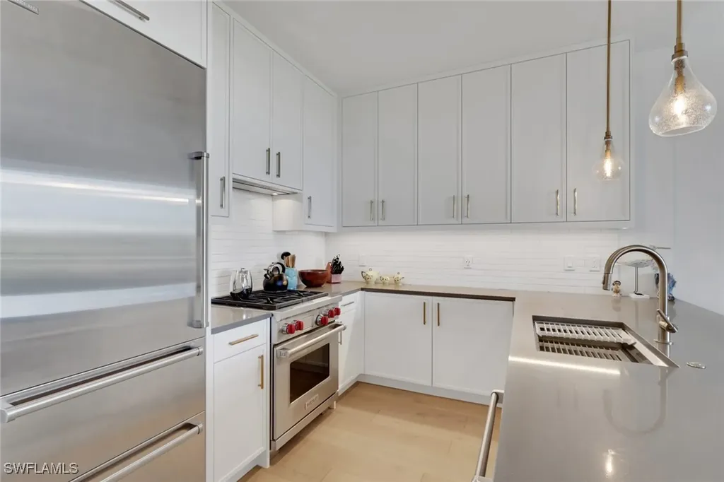 850 Central Naples FL 34102