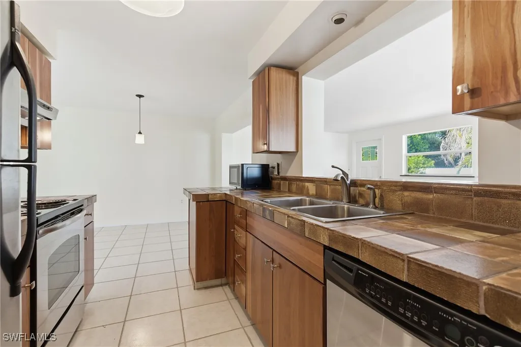 1235 Rordon Avenue Naples FL 34103