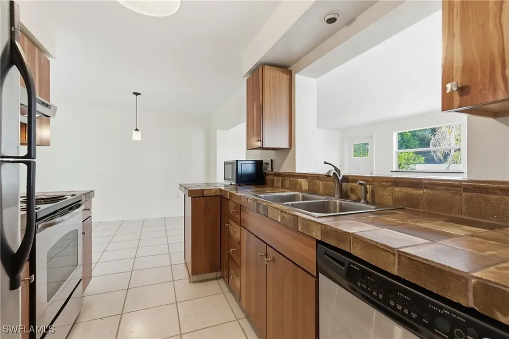 1235 Rordon Avenue Naples FL 34103