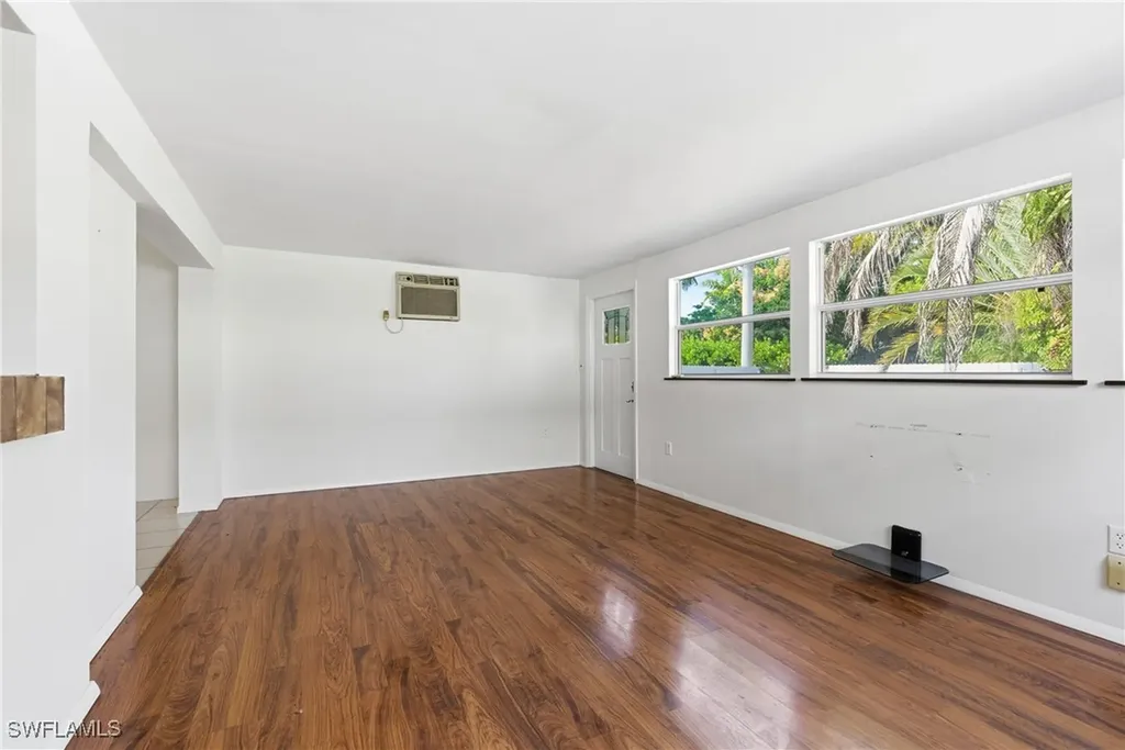 1235 Rordon Avenue Naples FL 34103