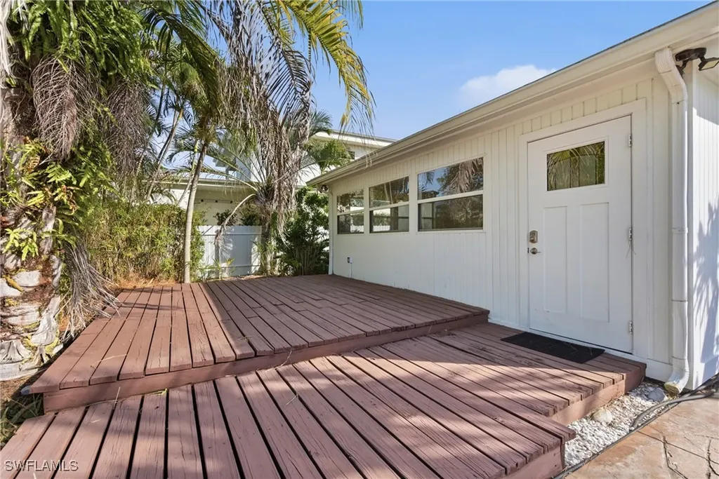 1235 Rordon Avenue Naples FL 34103