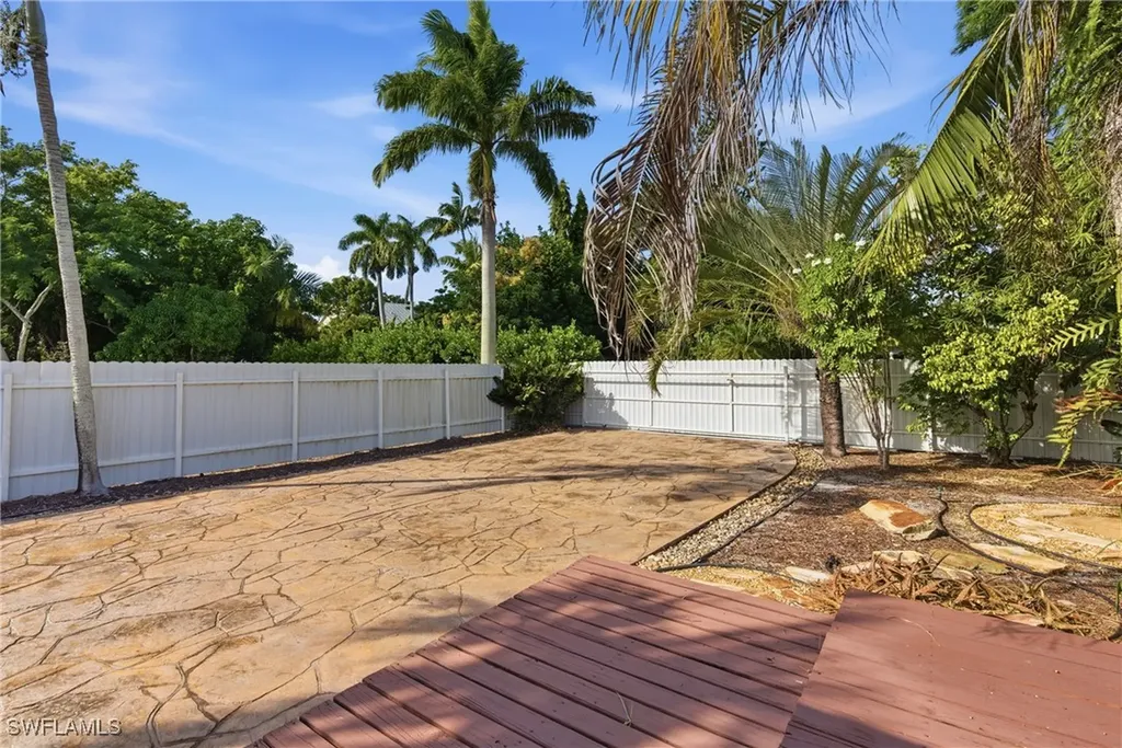 1235 Rordon Avenue Naples FL 34103