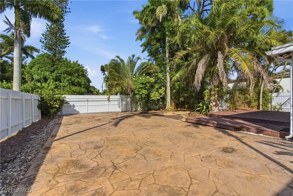 1235 Rordon Avenue Naples FL 34103
