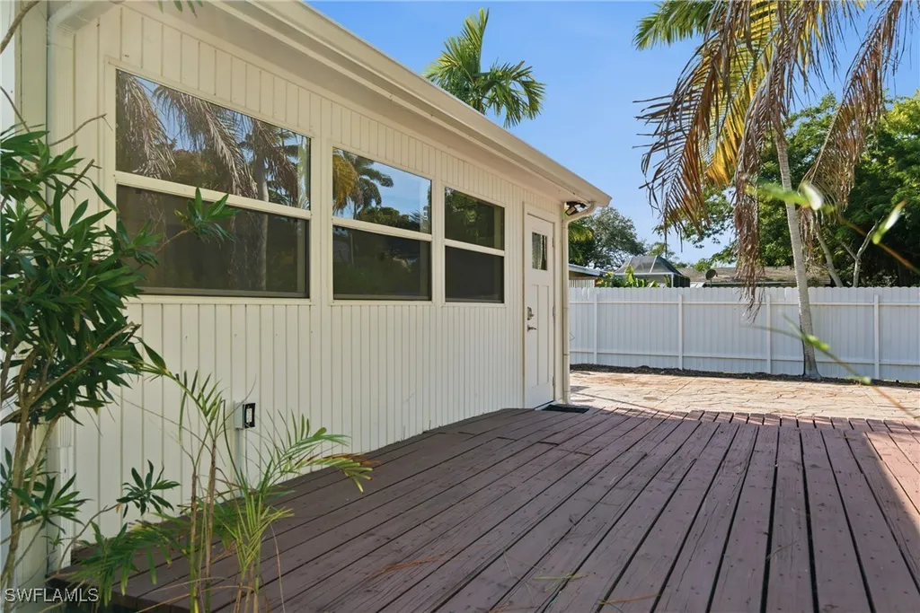 1235 Rordon Avenue Naples FL 34103