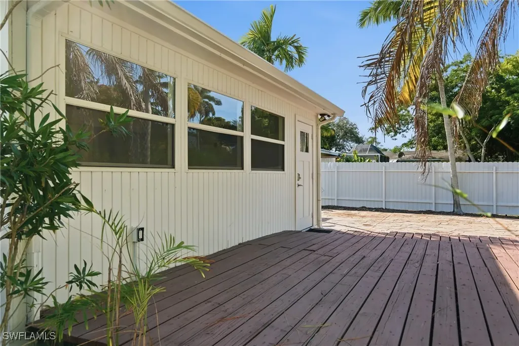 1235 Rordon Avenue Naples FL 34103