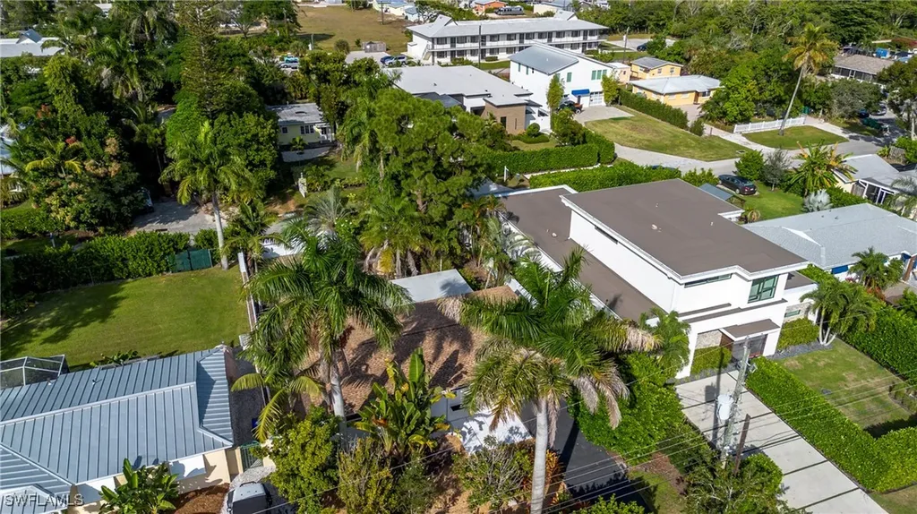 1235 Rordon Avenue Naples FL 34103