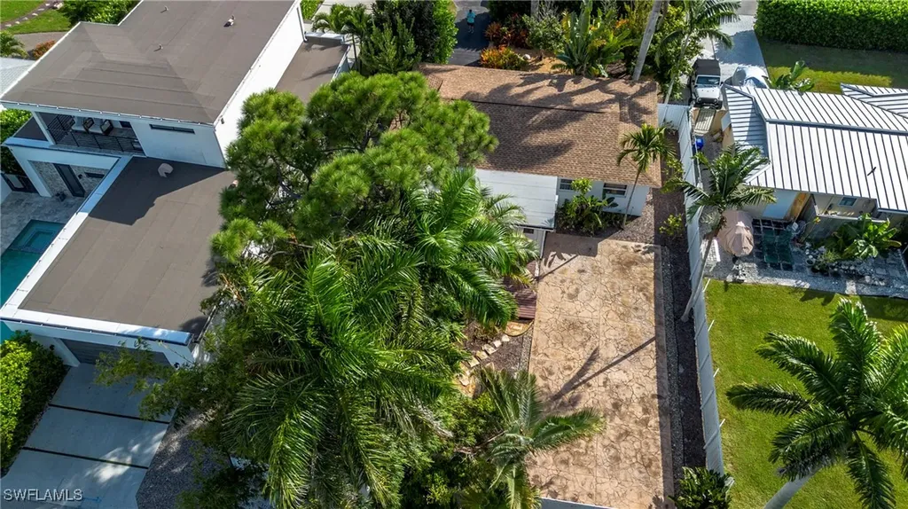 1235 Rordon Avenue Naples FL 34103