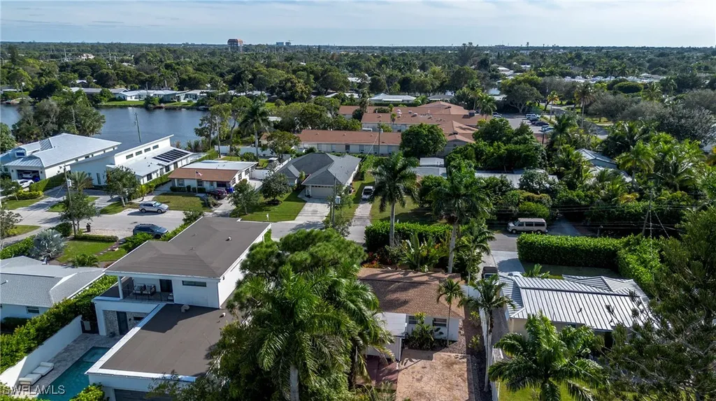 1235 Rordon Avenue Naples FL 34103