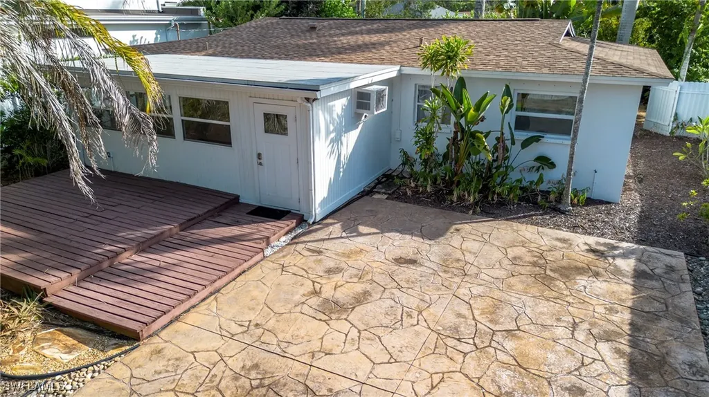 1235 Rordon Avenue Naples FL 34103