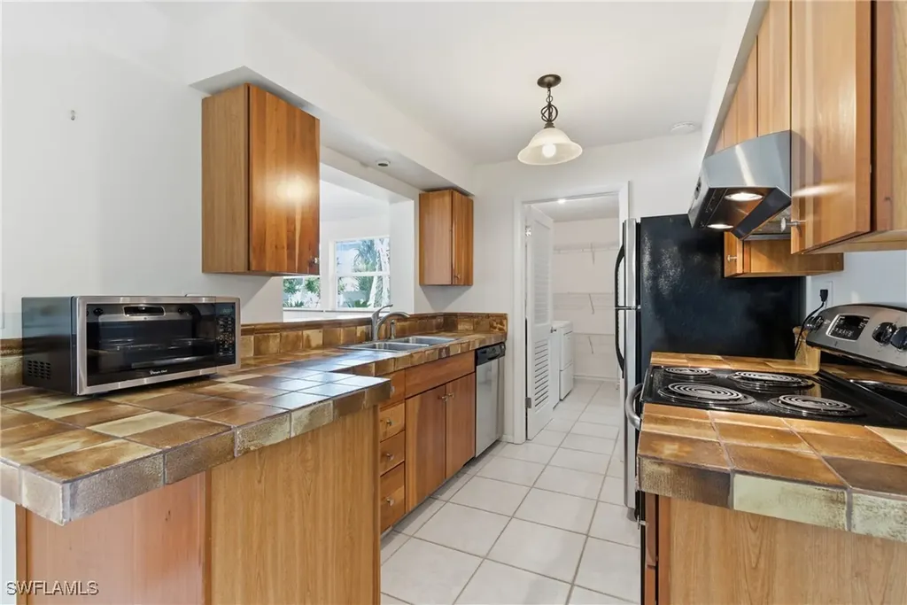 1235 Rordon Avenue Naples FL 34103