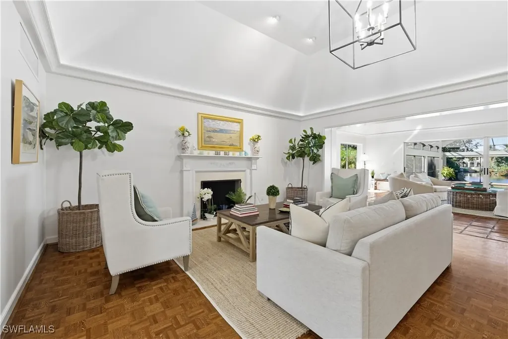 2700 Lantern Lane Naples FL 34102