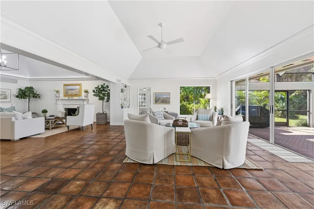 2700 Lantern Lane Naples FL 34102