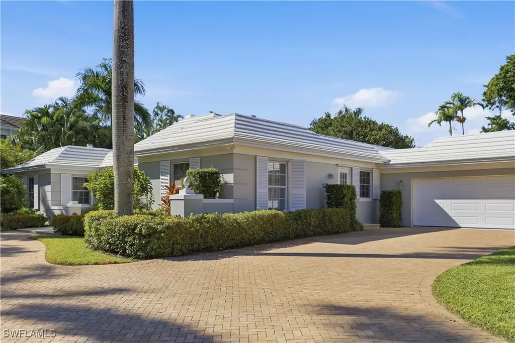2700 Lantern Lane Naples FL 34102