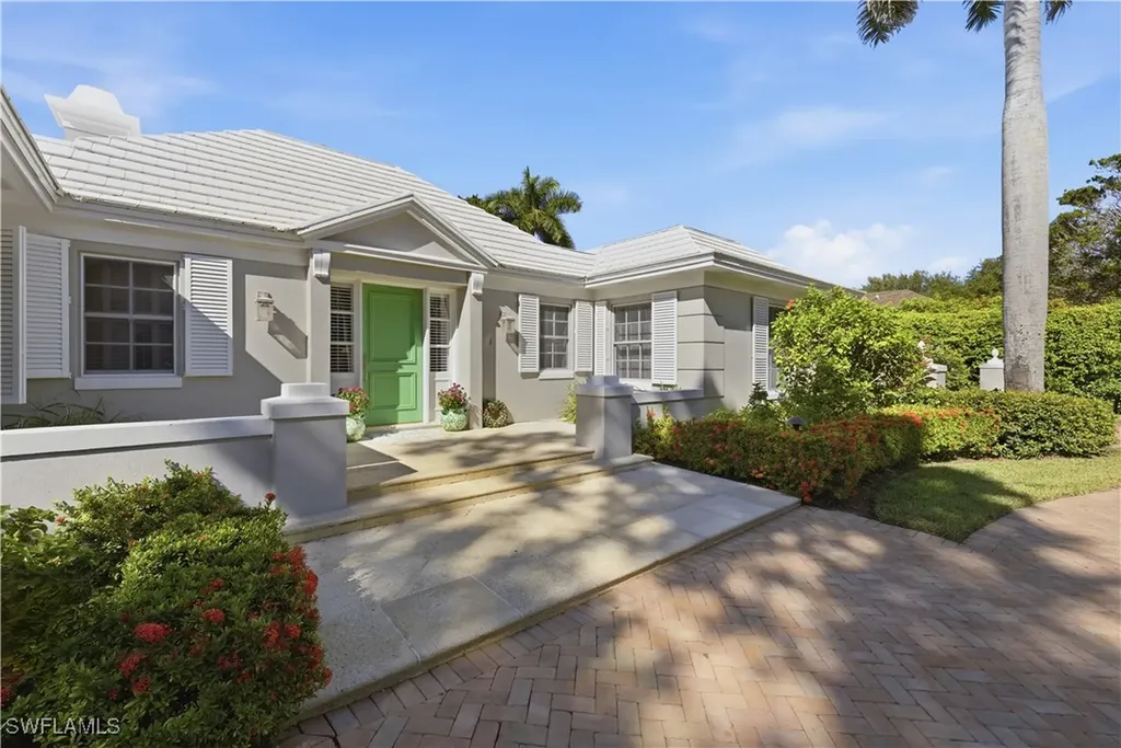 2700 Lantern Lane Naples FL 34102