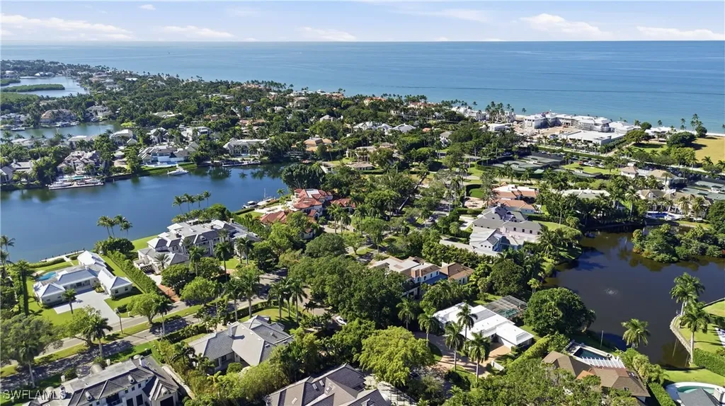 2700 Lantern Lane Naples FL 34102