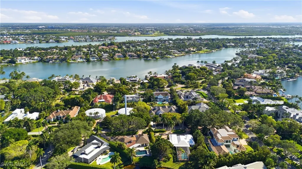 2700 Lantern Lane Naples FL 34102