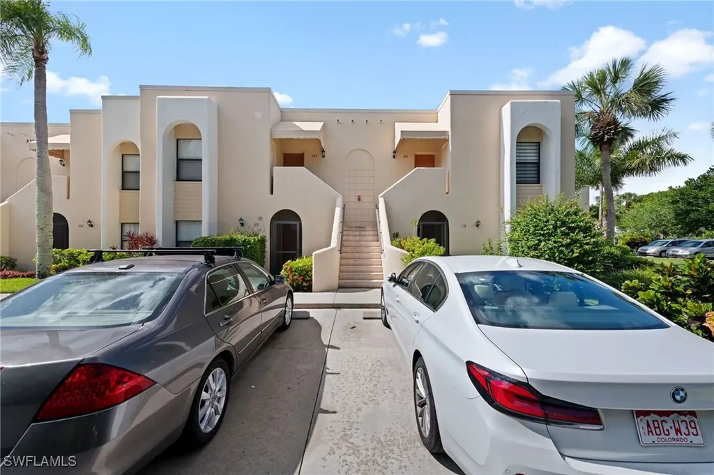 3320 Olympic Drive Naples FL 34105