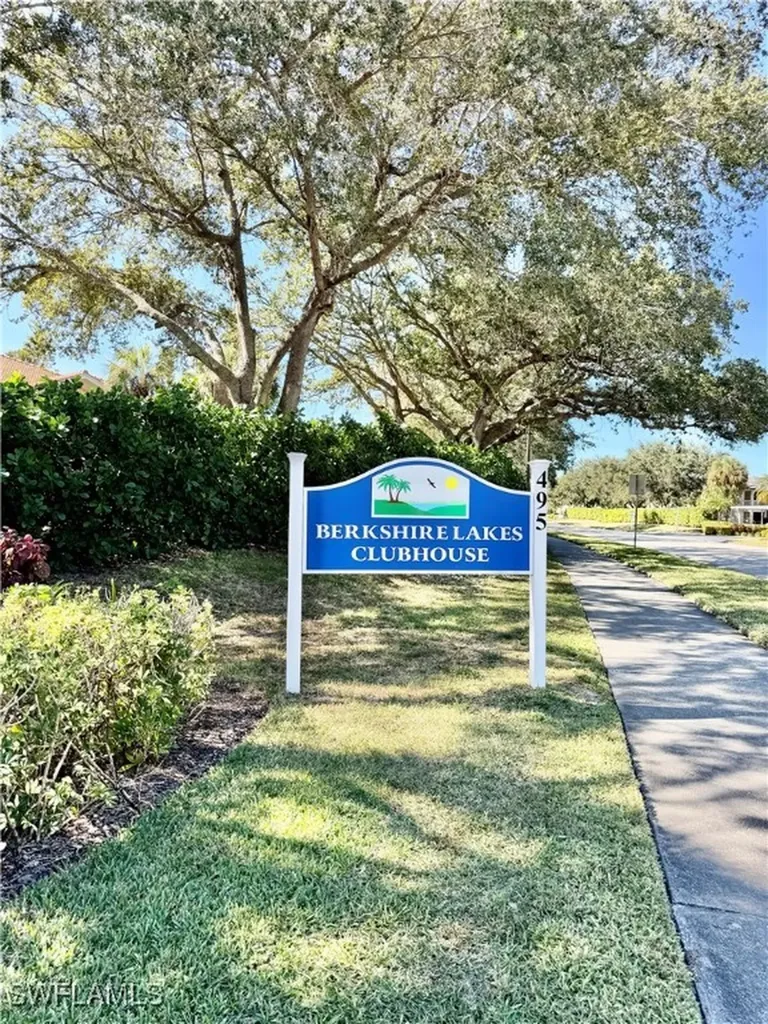 645 Squire Court Naples FL 34104