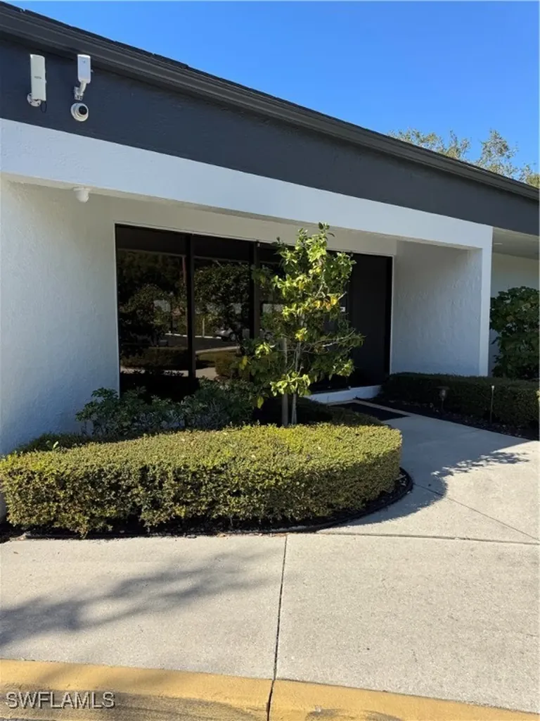 645 Squire Court Naples FL 34104