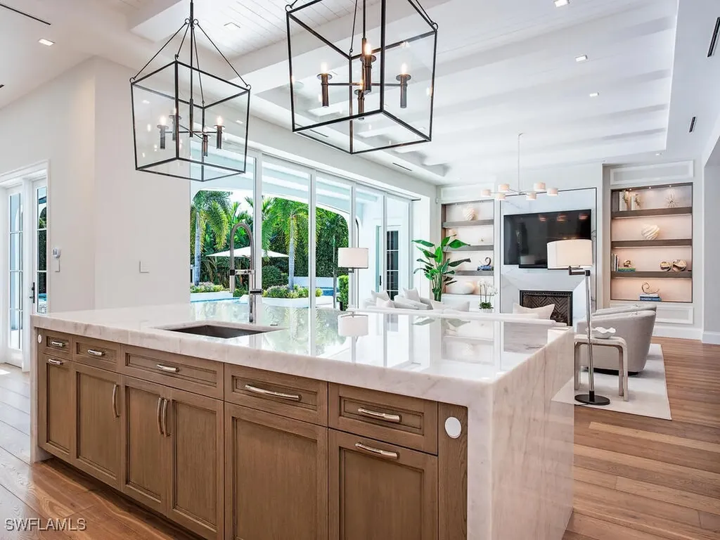 1675 Gordon Drive Naples FL 34102