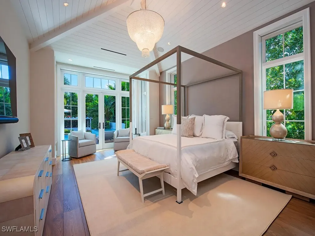 1675 Gordon Drive Naples FL 34102