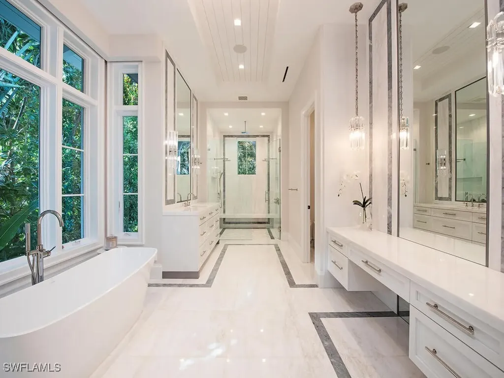 1675 Gordon Drive Naples FL 34102