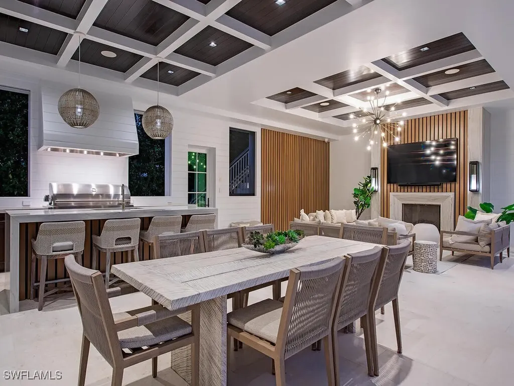 1675 Gordon Drive Naples FL 34102