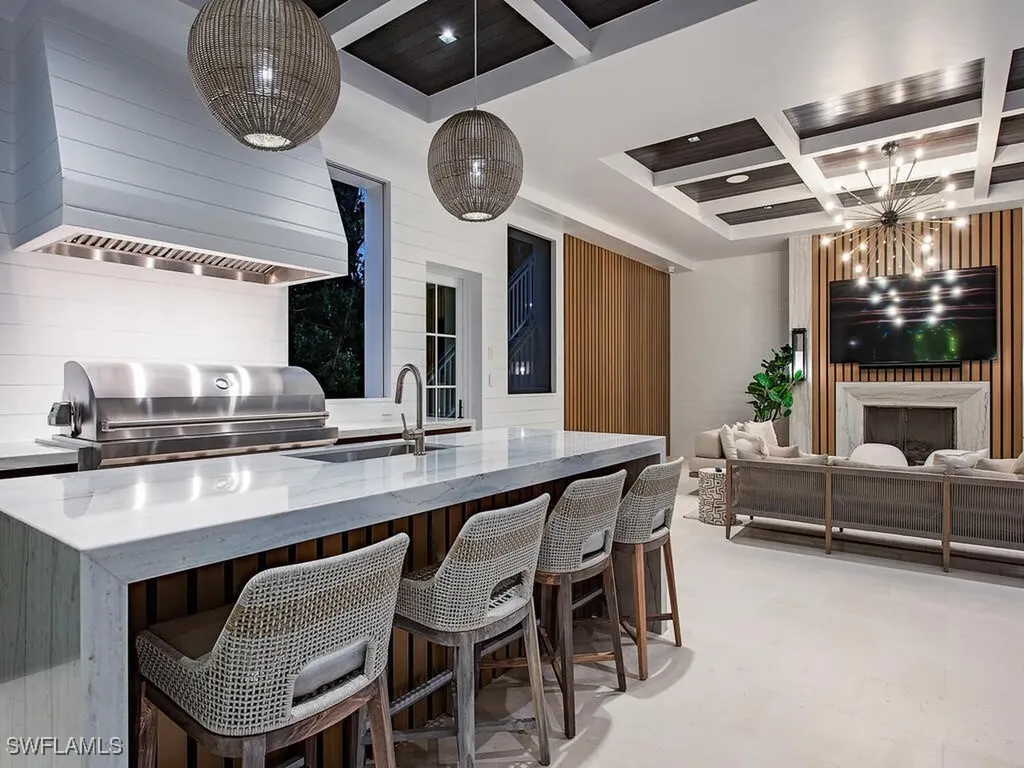 1675 Gordon Drive Naples FL 34102