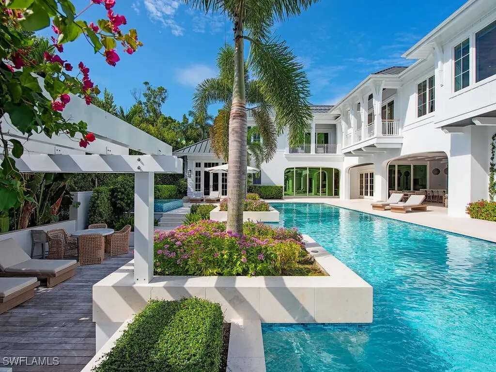 1675 Gordon Drive Naples FL 34102