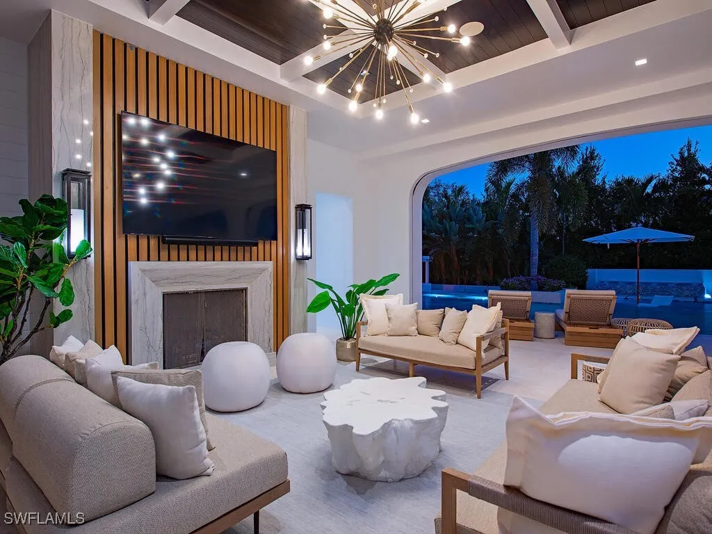 1675 Gordon Drive Naples FL 34102