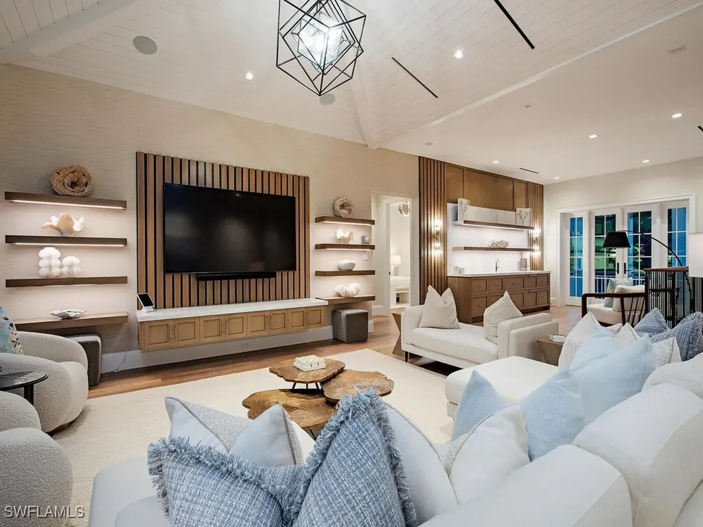 1675 Gordon Drive Naples FL 34102