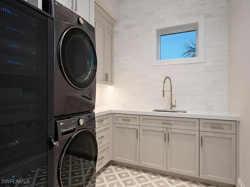 1675 Gordon Drive Naples FL 34102